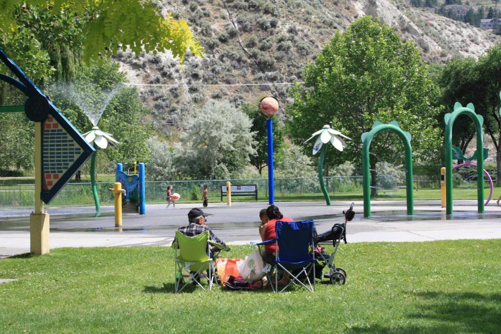 Sunny Beach Motel Penticton Esterno foto