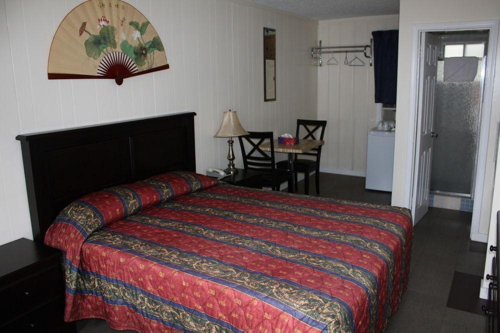 Sunny Beach Motel Penticton Esterno foto